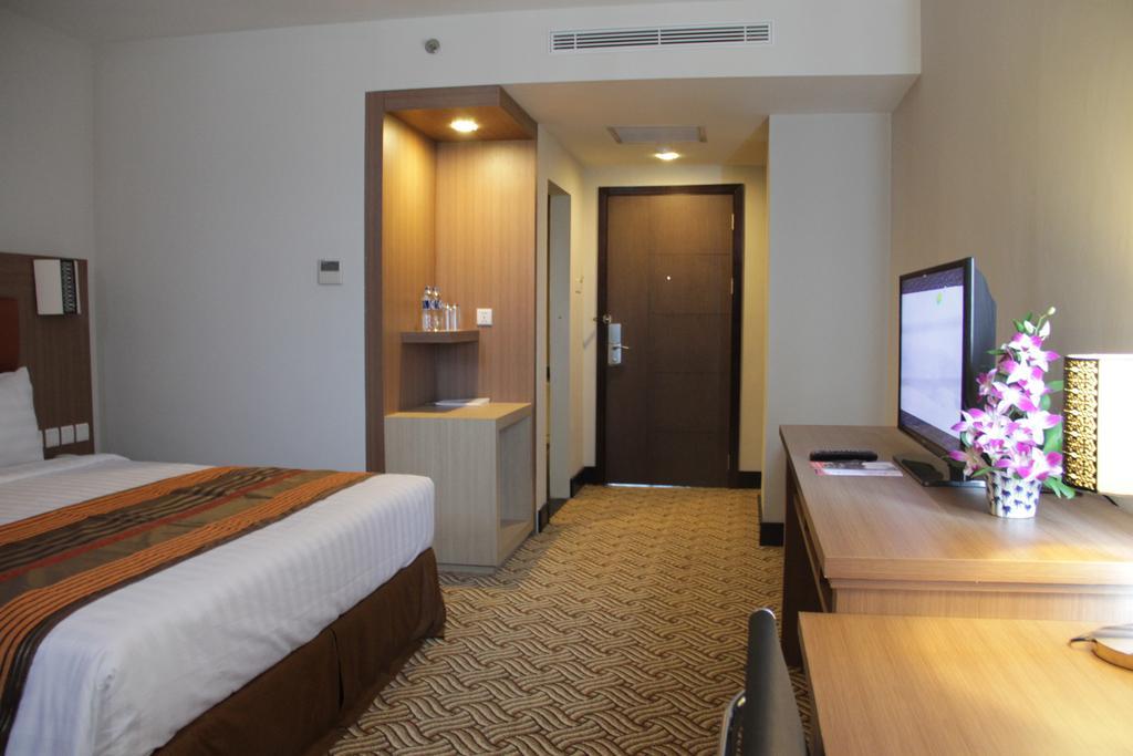 Cavinton Hotel Malioboro Yogyakarta By Tritama Hospitality Extérieur photo