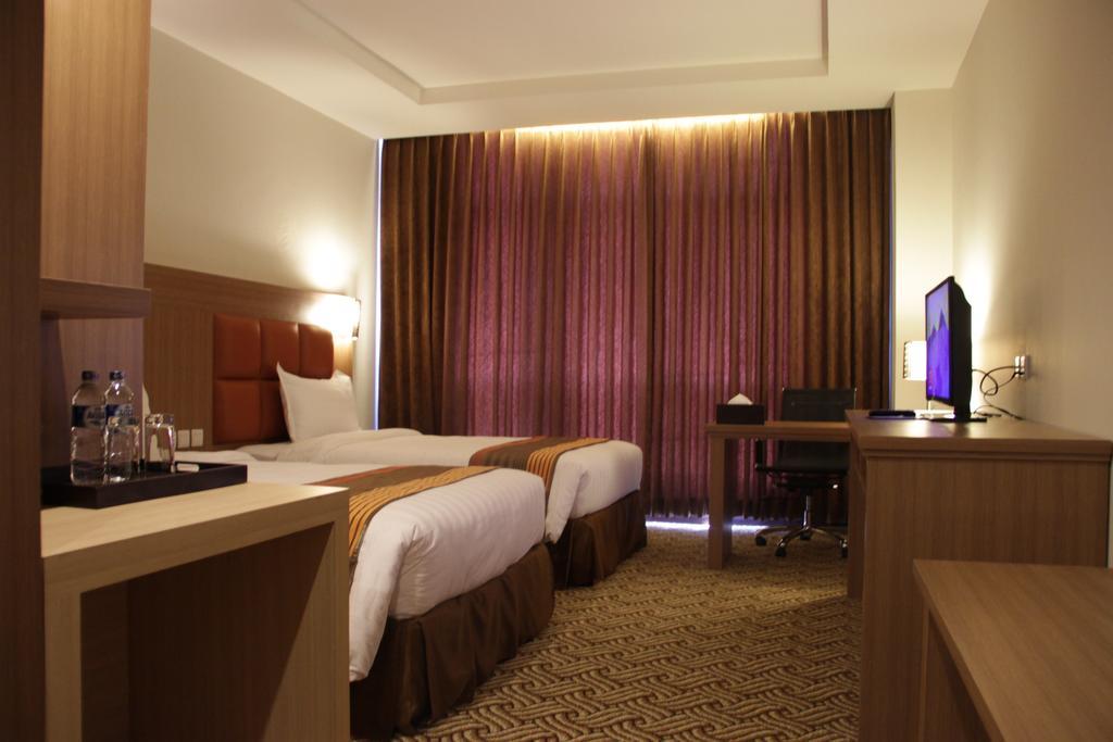 Cavinton Hotel Malioboro Yogyakarta By Tritama Hospitality Extérieur photo