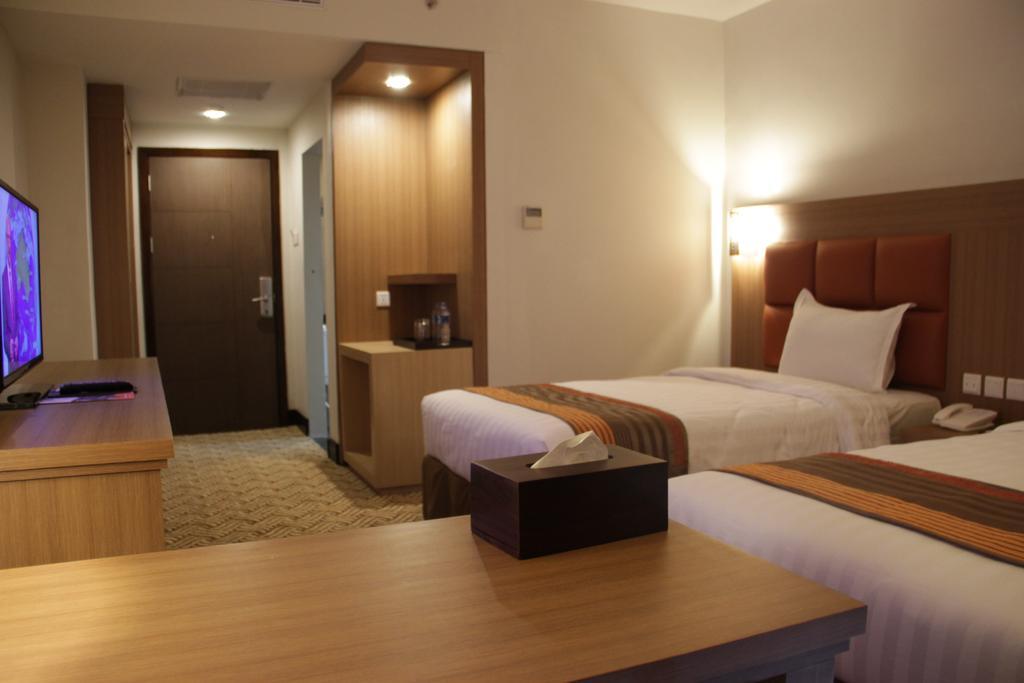 Cavinton Hotel Malioboro Yogyakarta By Tritama Hospitality Extérieur photo