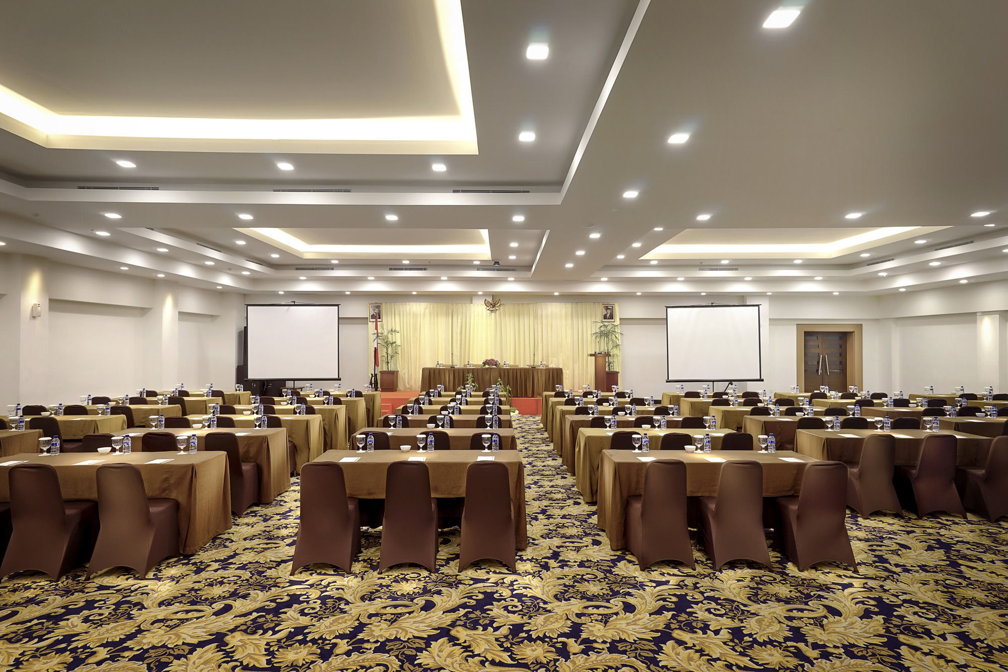 Cavinton Hotel Malioboro Yogyakarta By Tritama Hospitality Extérieur photo